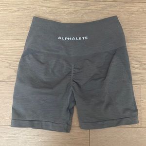 Alphalete AMPLIFY SHORT 4.5"